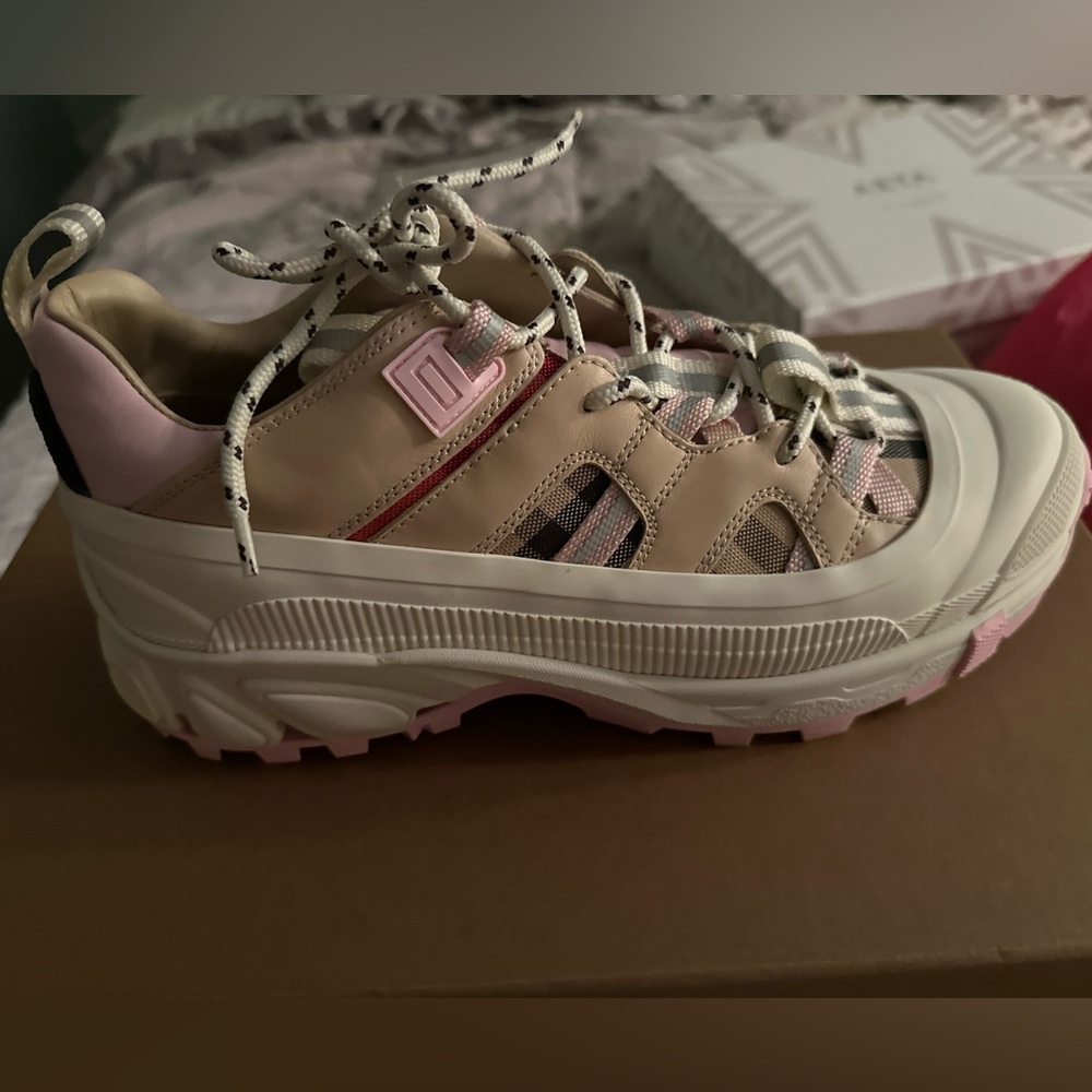 Worn once fits like a 8 1/2 us - peach and white with bog and dust bag